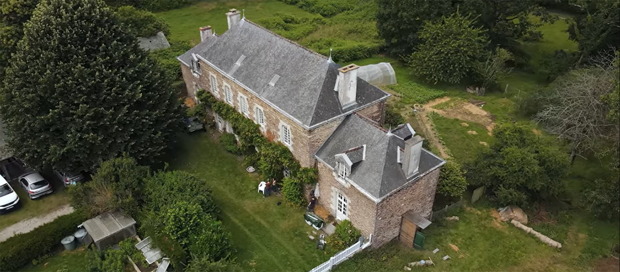 Une vue aérienne du manoir des possibles